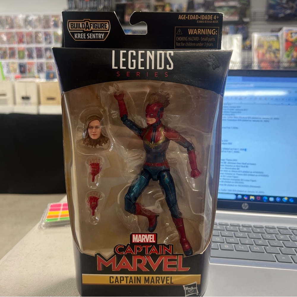 Marvel Legends Kree Series Captain Marvel Action Figure - E3885AS00